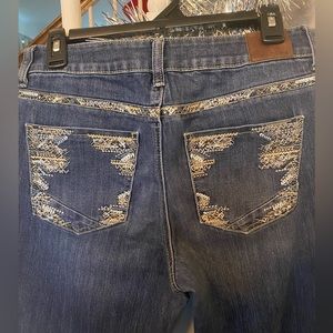 Maurices Women’s Jeans size 8 - detailed back pockets